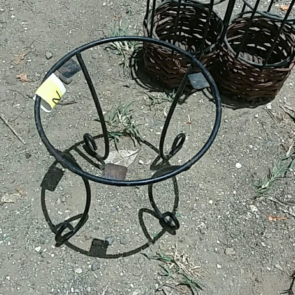 Gold Plant/plate holder 